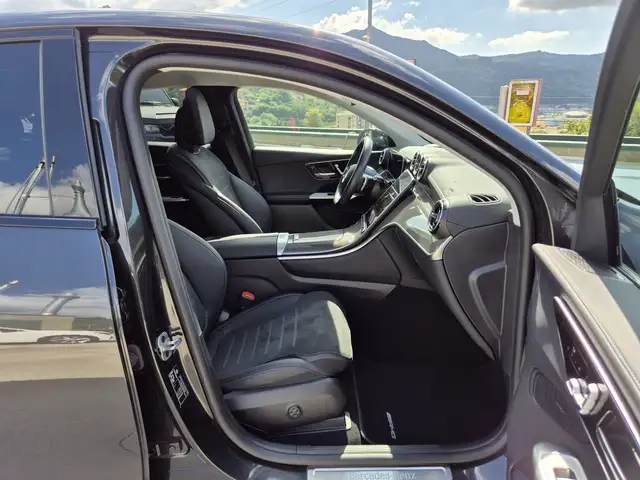 Mercedes-Benz 300 view 9
