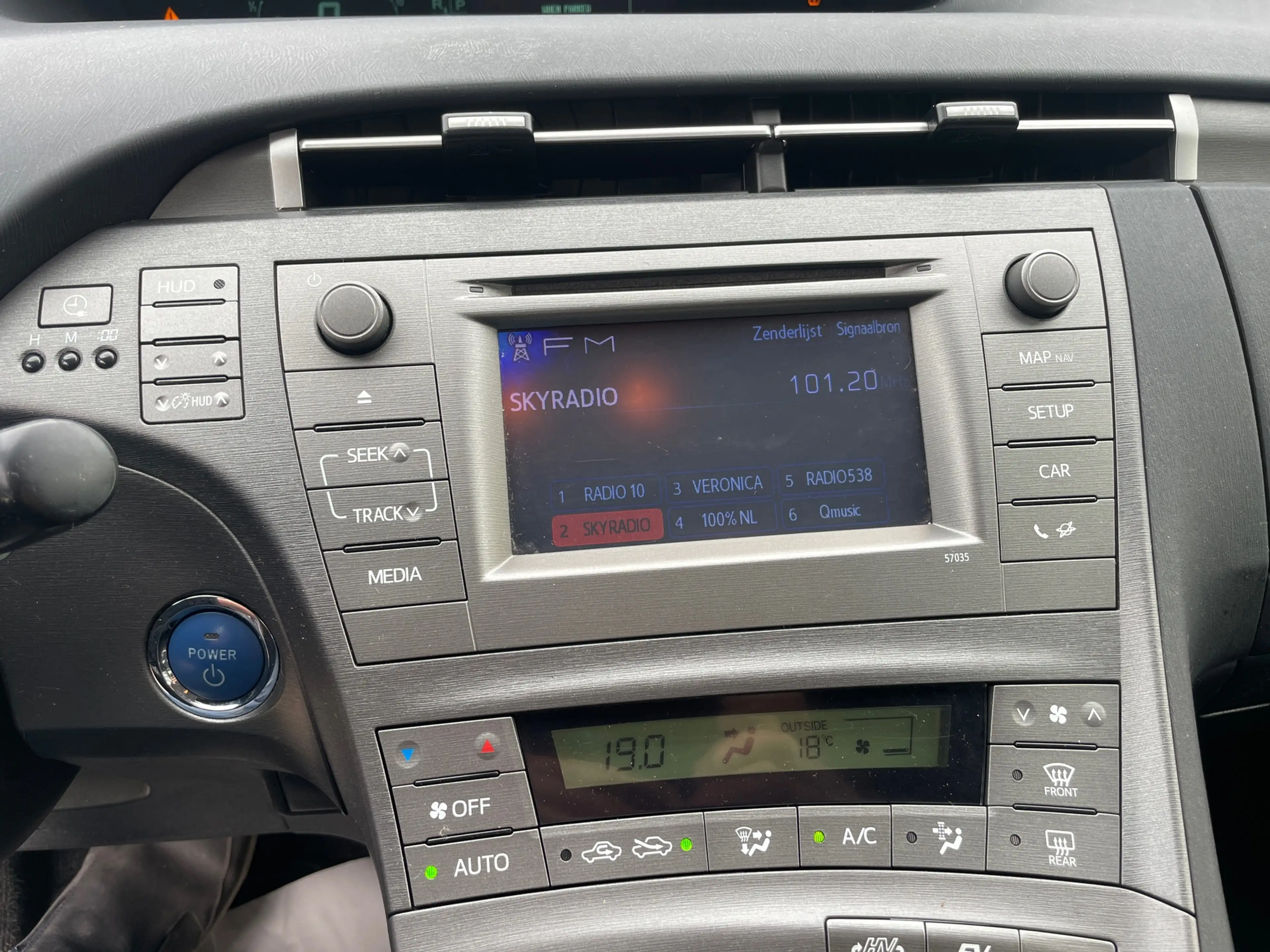 Toyota Prius 1.8 Plug-in Aspiration — photo 15