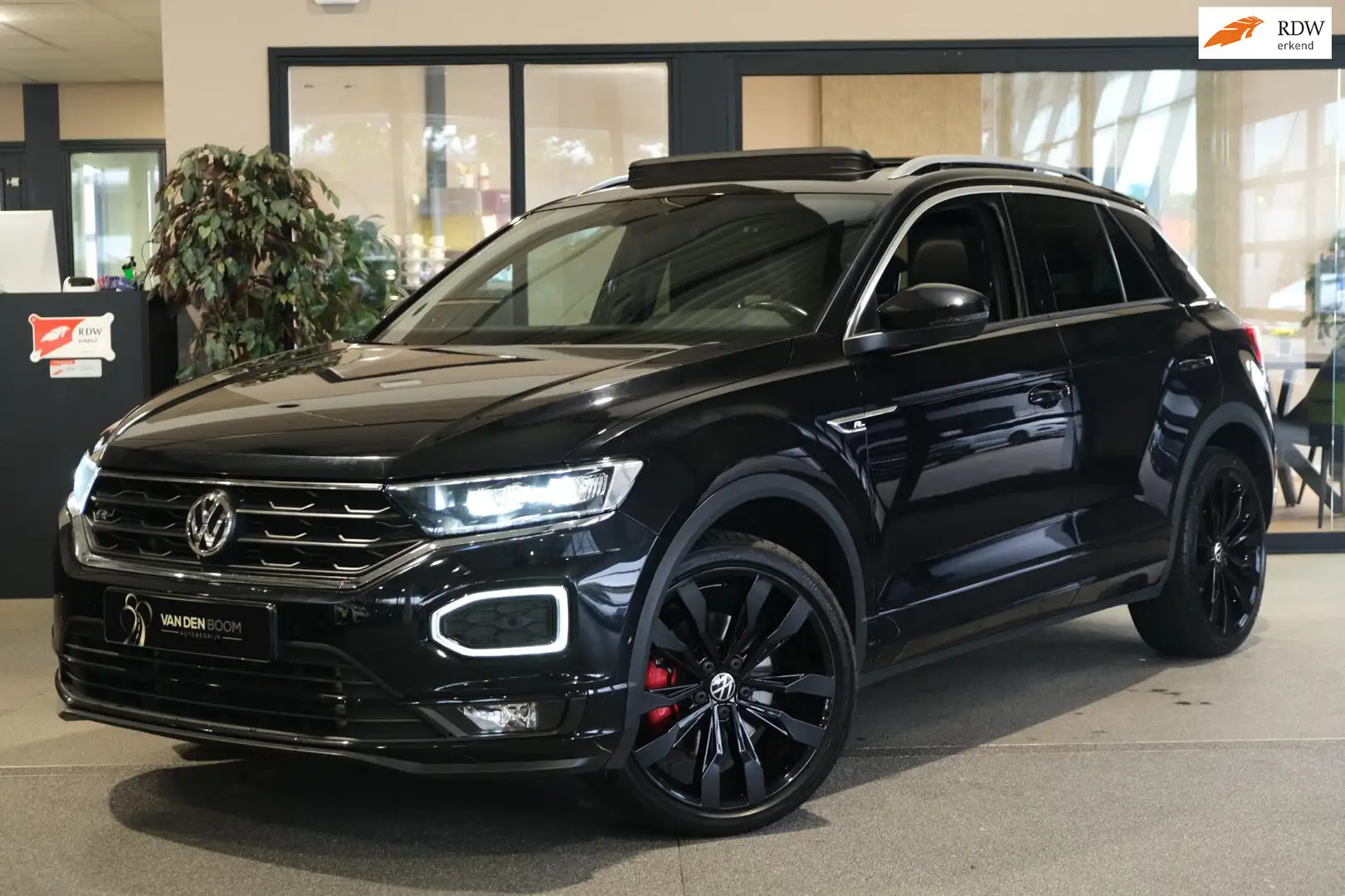 Volkswagen T-Roc 2.0 TSI 4Motion 190PK 2x R-line Virtual Pano Led C Zwart - 1