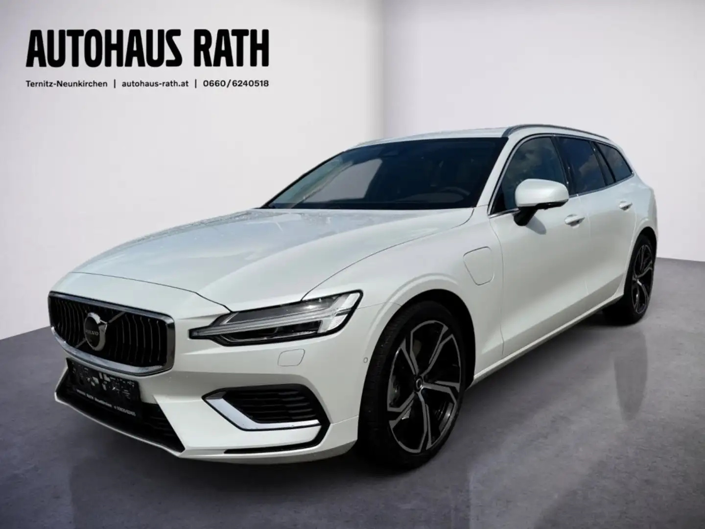 Volvo V60 Plus, T6 AWD Plug-in Hybrid, Elektrisch/Benzin, Bright Weiß - 1
