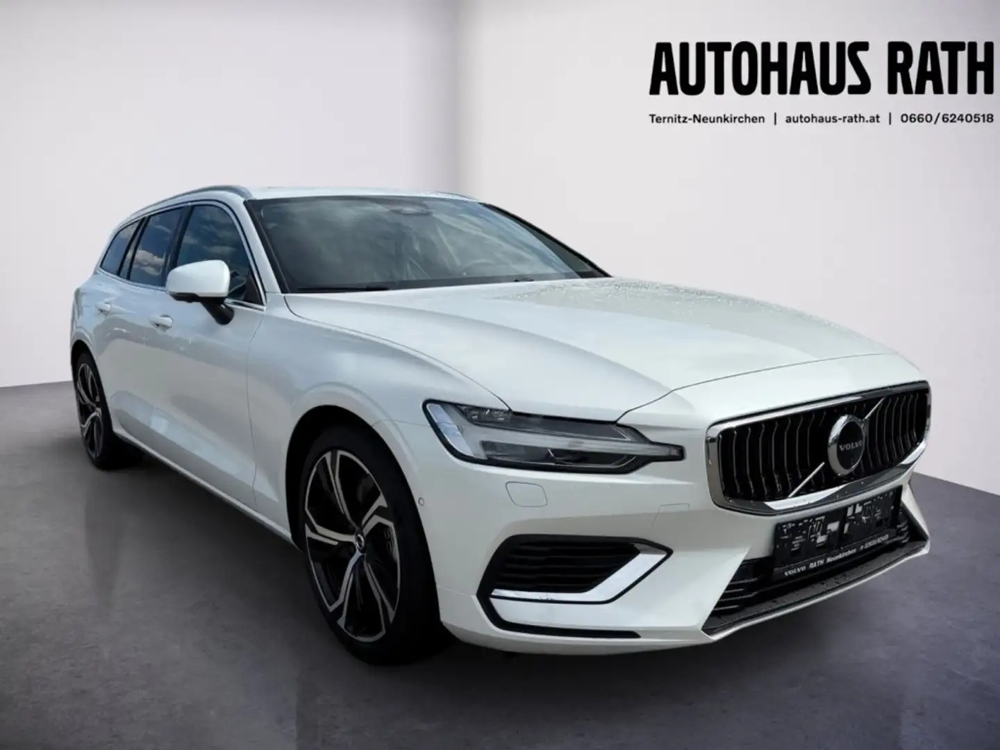 Volvo V60 Plus, T6 AWD Plug-in Hybrid, Elektrisch/Benzin, Bright Weiß - 2