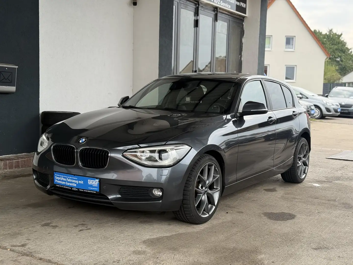 BMW 114 1er (5-Türer) 114i Sport Line Gris - 1