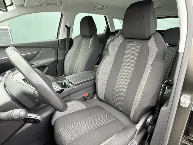 Peugeot 3008 view 5