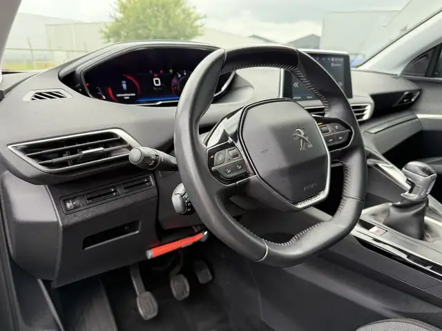 Peugeot 3008 view 4