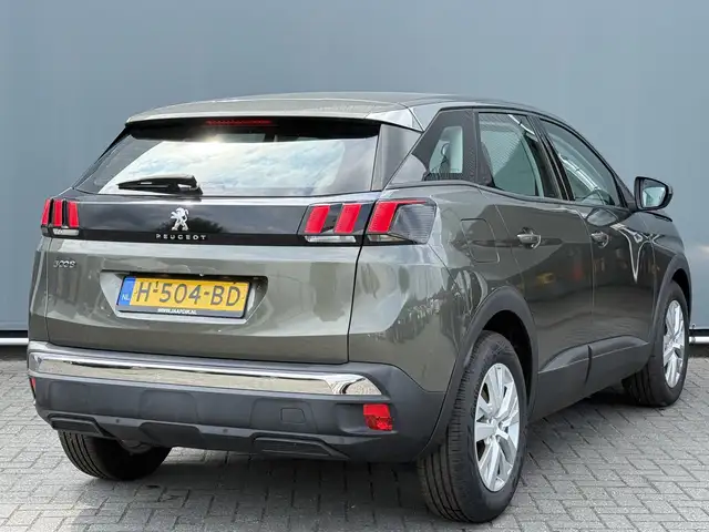 Peugeot 3008 view 2