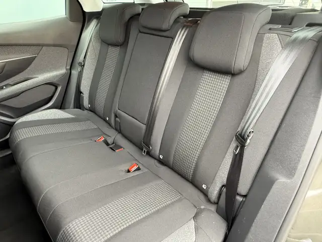 Peugeot 3008 view 6