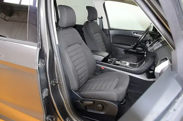 Ford Galaxy view 5