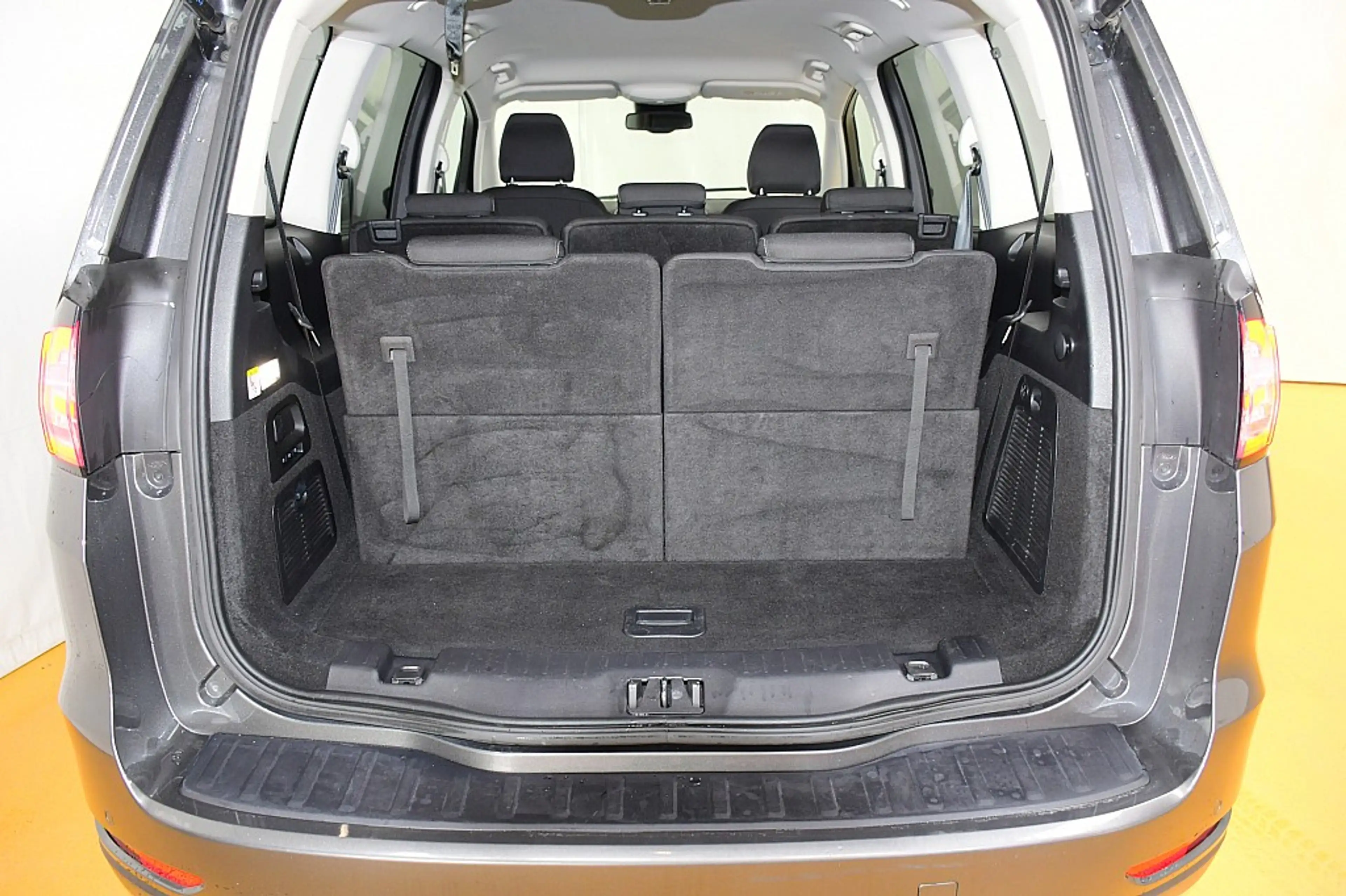 Ford Galaxy 2,0 EcoBlue SCR Trend Aut. — photo 4