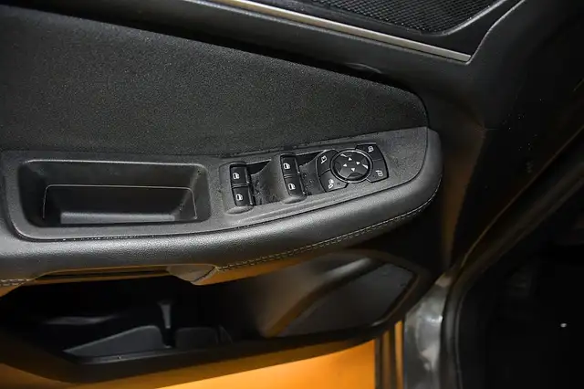 Ford Galaxy view 14