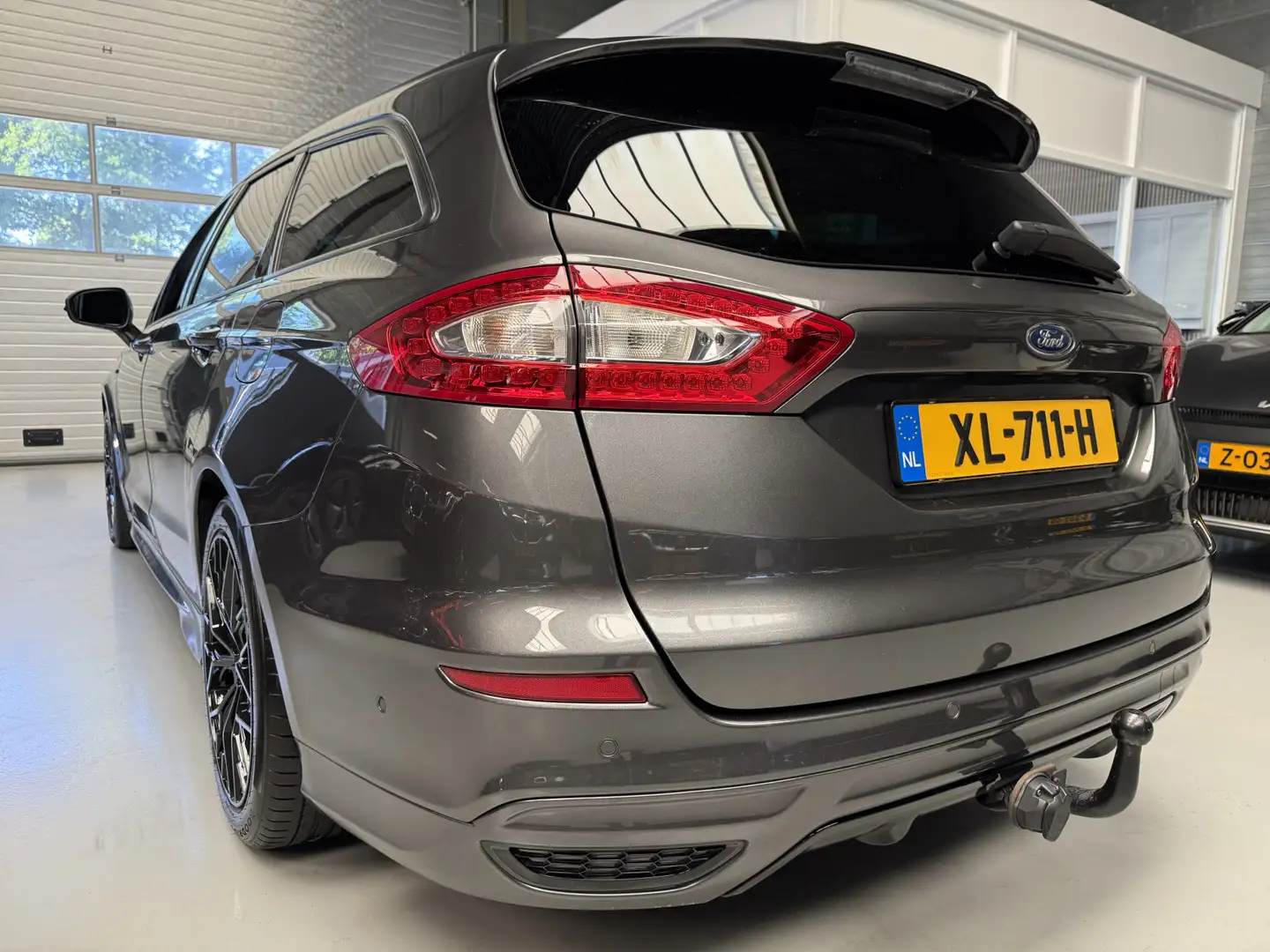 Ford Mondeo Wagon 1.5 ST Line Carplay, Navi, PDC Grijs - 2