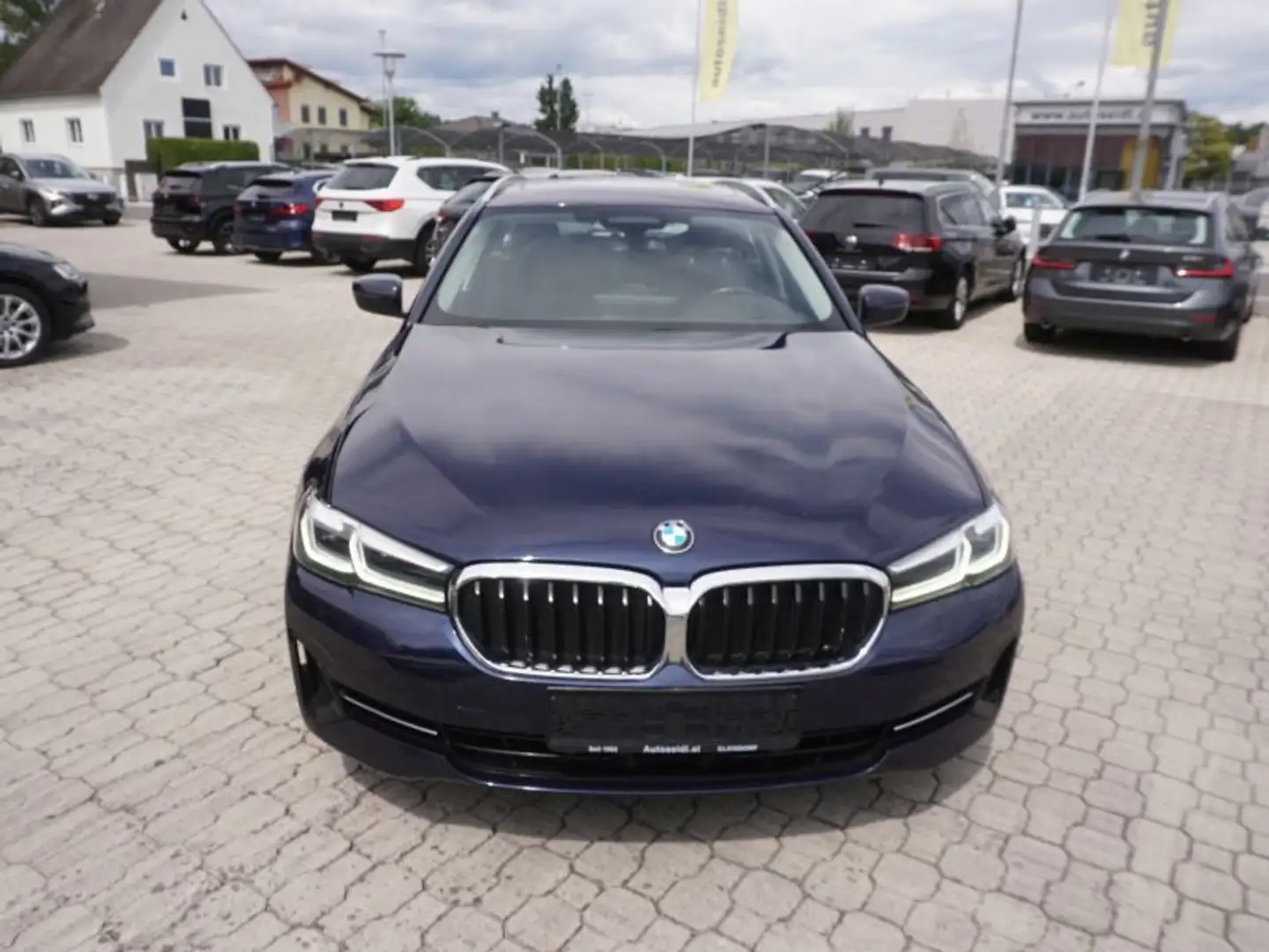 BMW 530 d Touring xDrive Aut. *PANORAMADACH* Modrá - 2