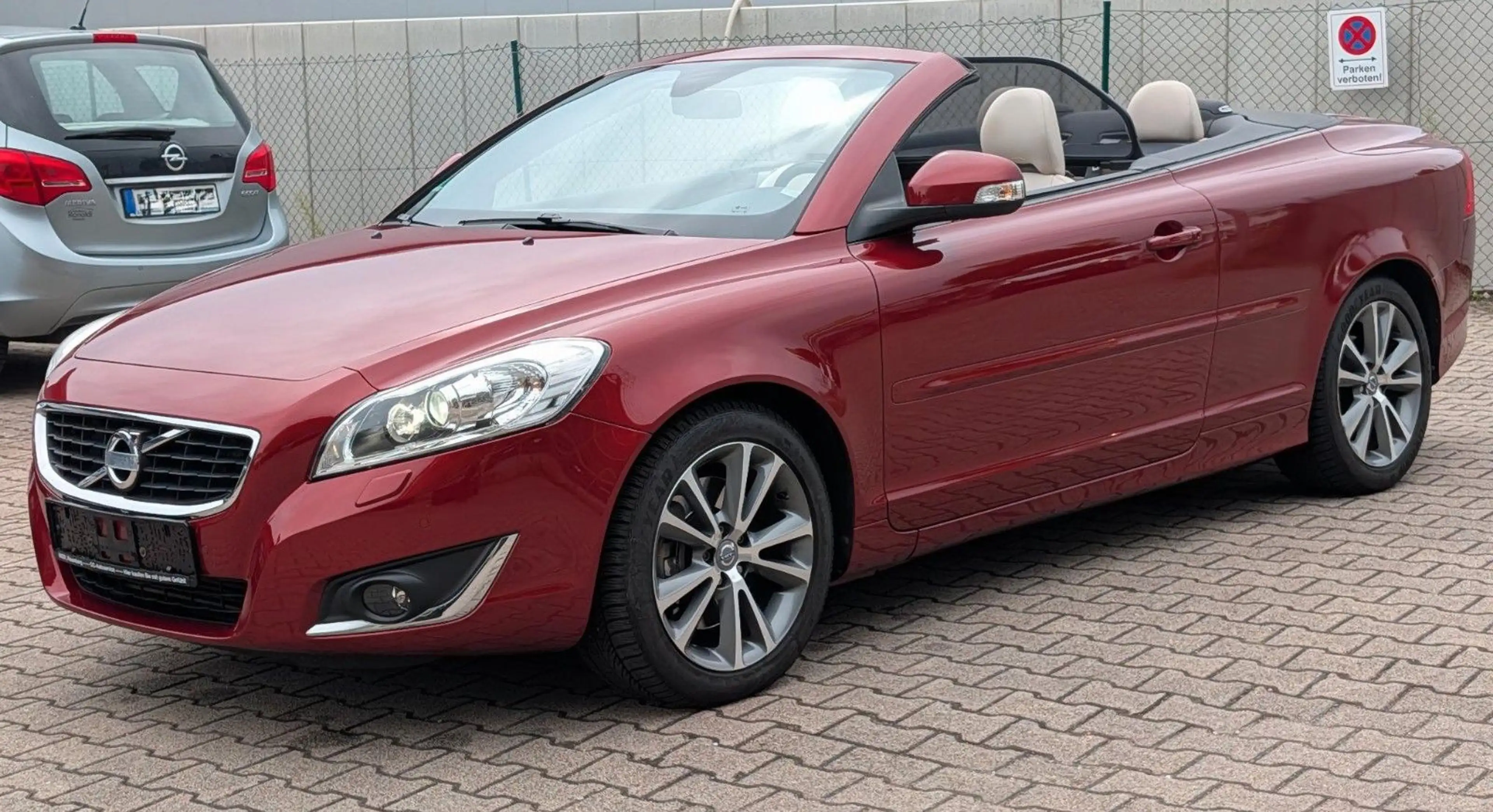 Volvo C70 Cabriolet D3 Momentum — photo 2