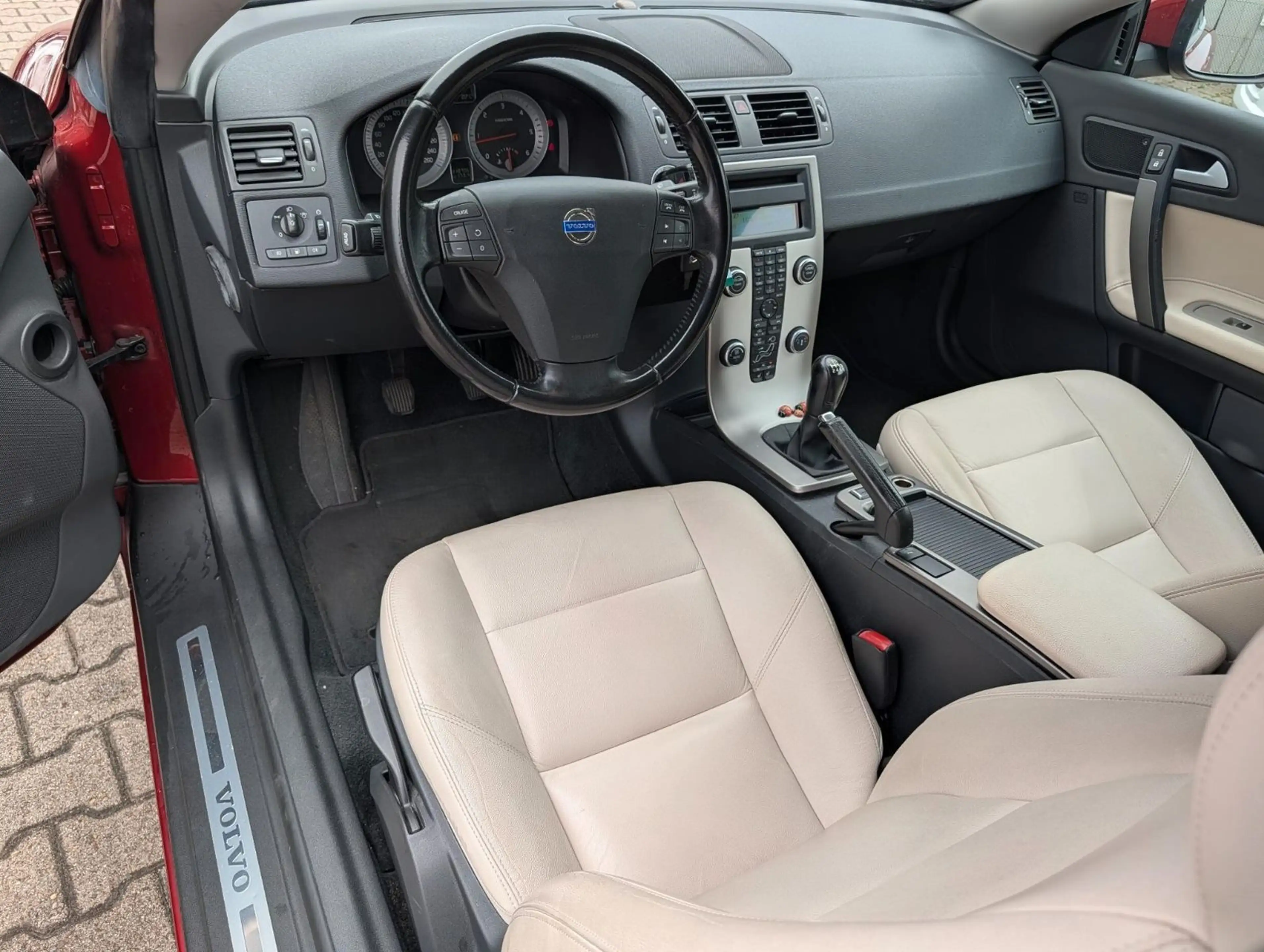 Volvo C70 Cabriolet D3 Momentum — photo 6