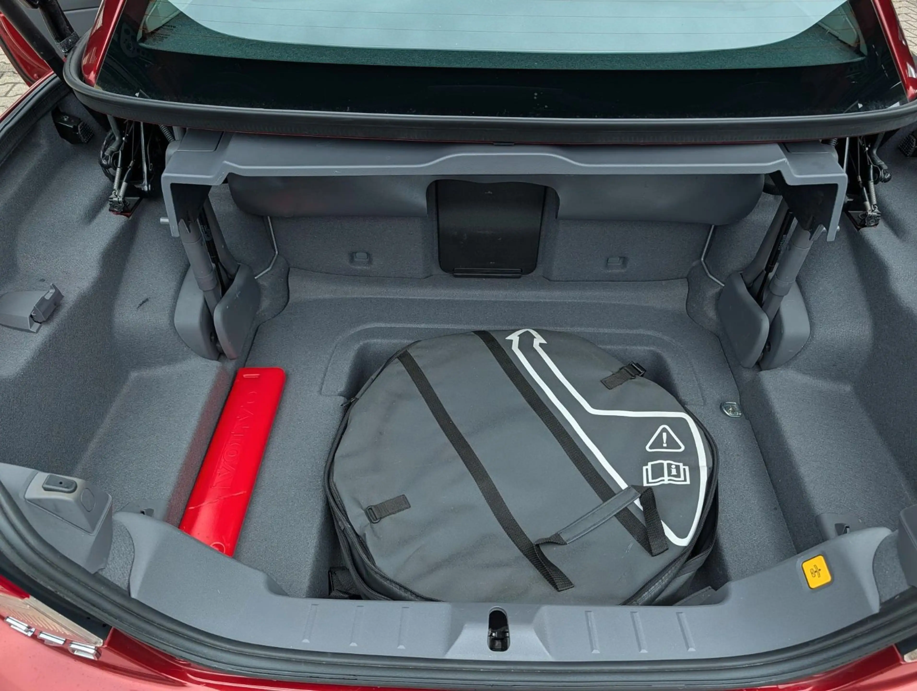 Volvo C70 Cabriolet D3 Momentum — photo 13