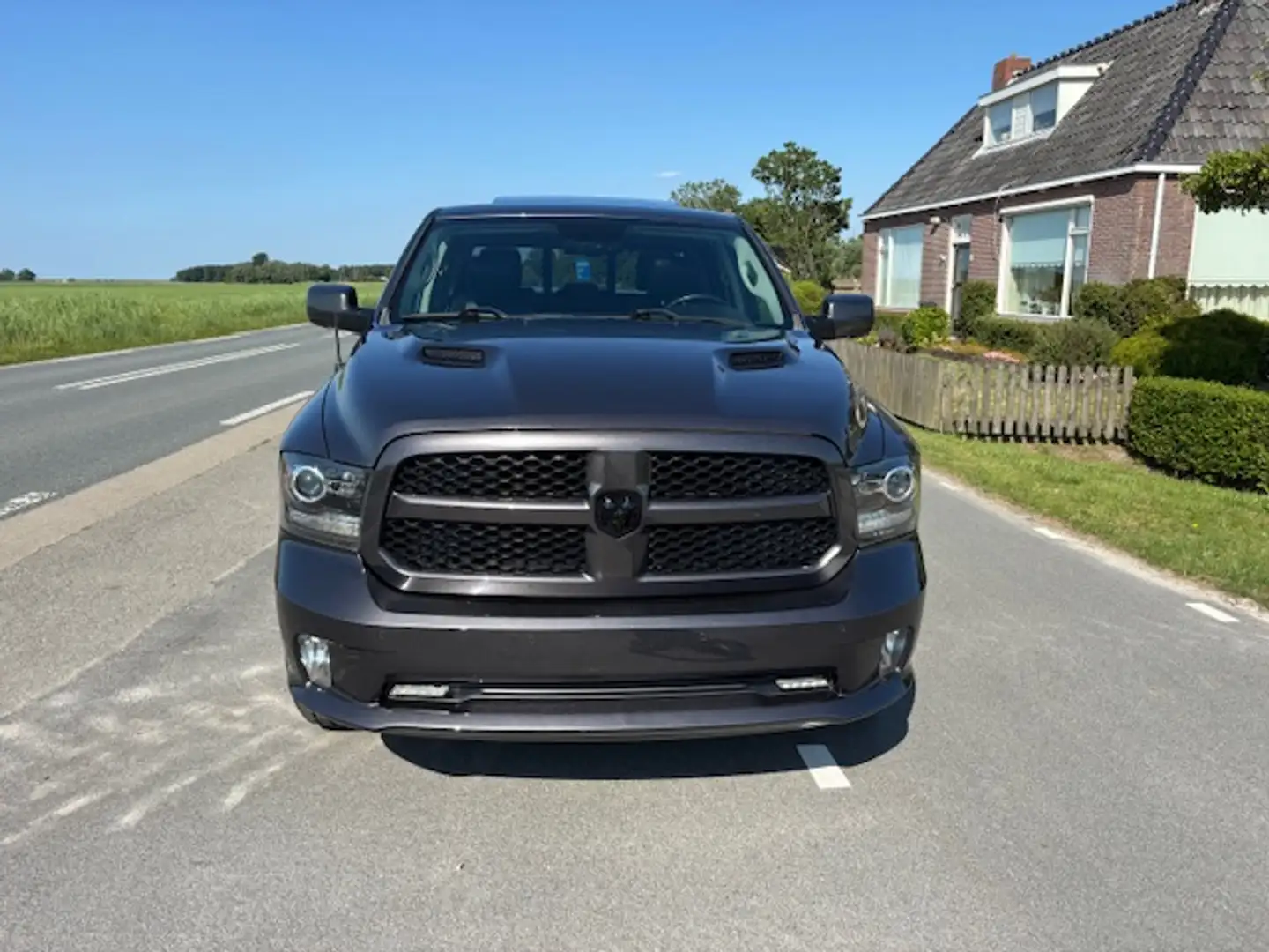 Dodge RAM 1500 Sport 4x4 200L lpg financiering v/a 350 p/m Gris - 2
