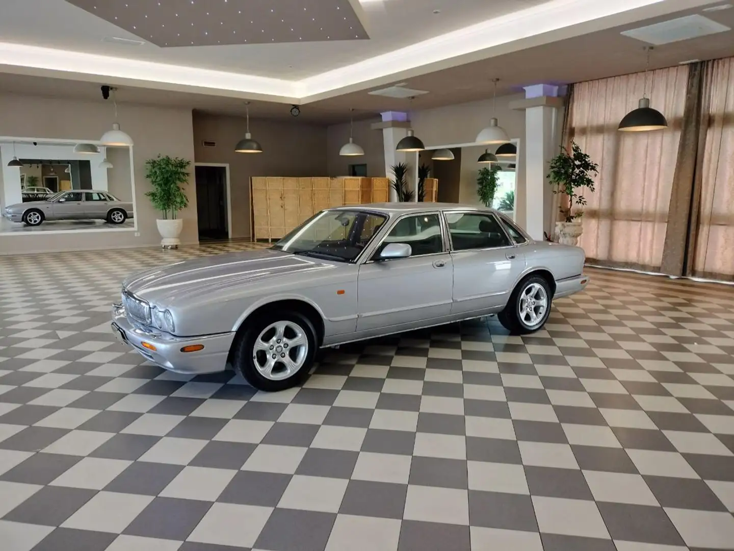 Jaguar XJ 3.2 SE EXECUTIVE Automatica * Finanziabile * Zilver - 2