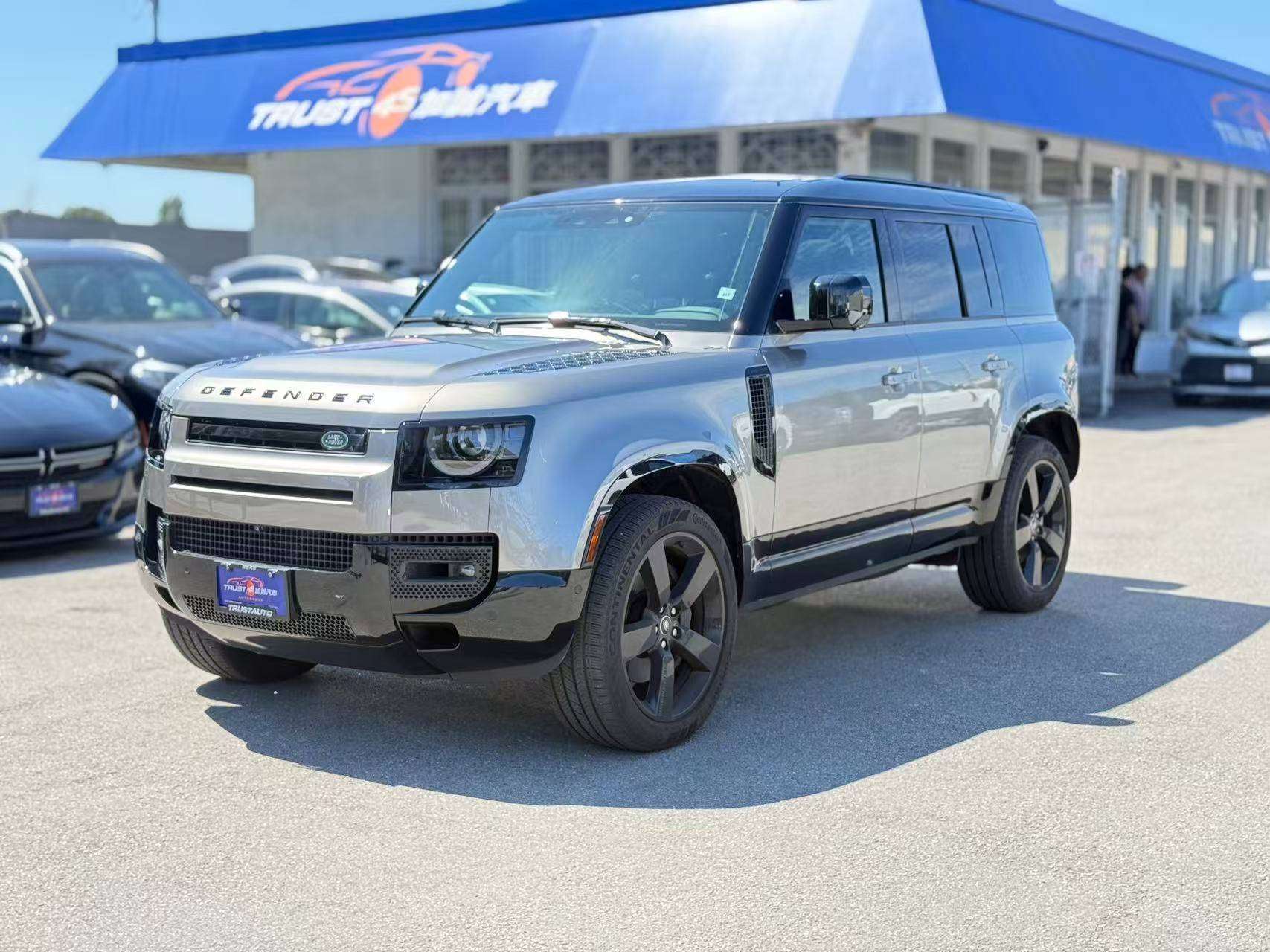 2025 Land Rover Defender X-Dynamic SE |one owner |bc local |no accident