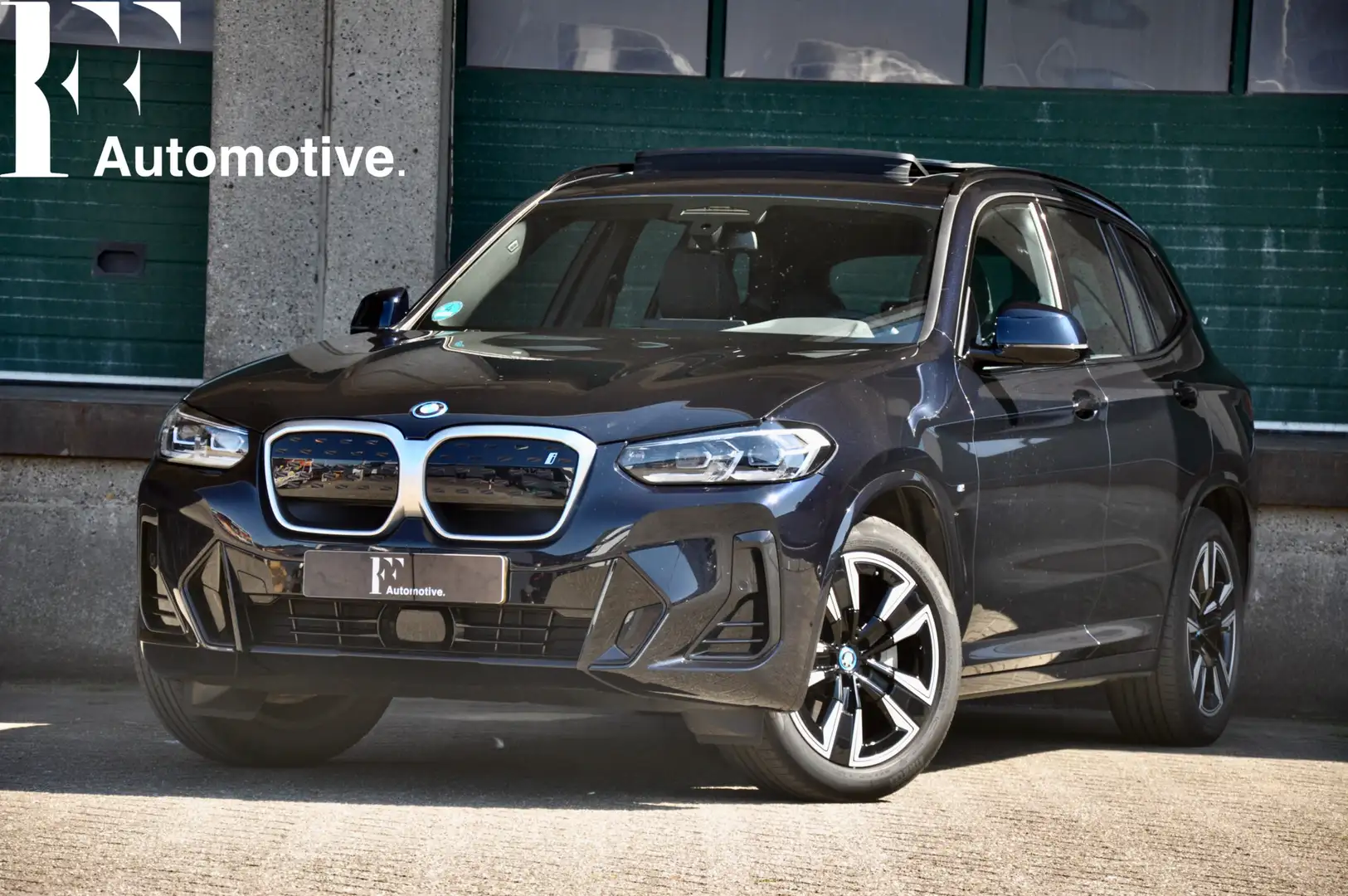 BMW iX3 80 kWh M-Sport Zwart - 1
