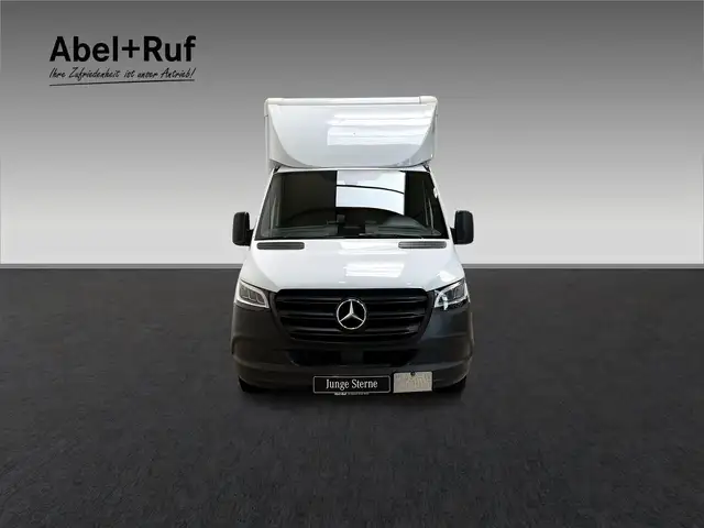 Mercedes-Benz Sprinter view 2