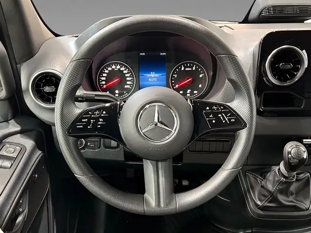 Mercedes-Benz Sprinter view 15