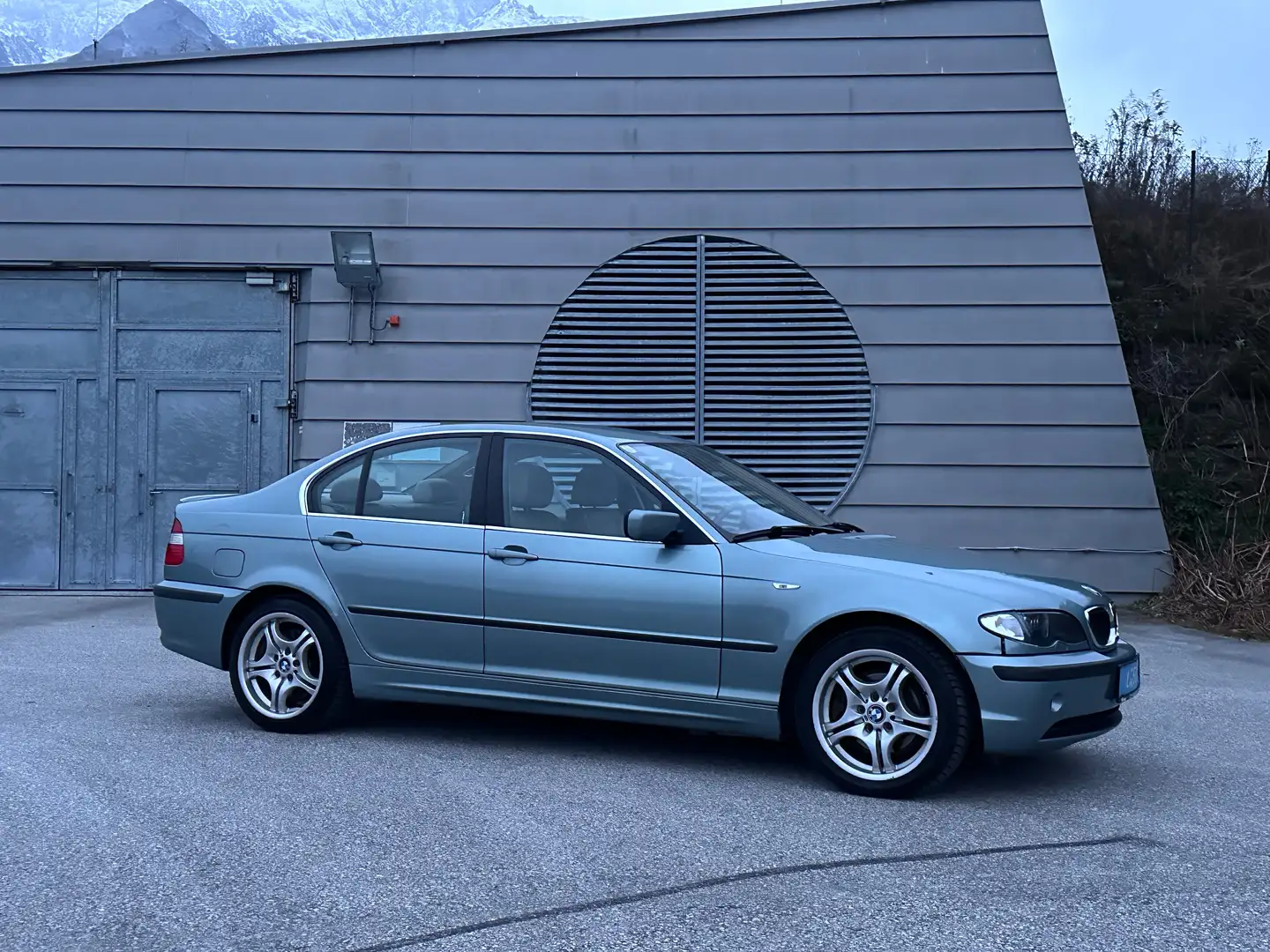BMW 330 330xd Österreich-Paket Aut. Grün - 2