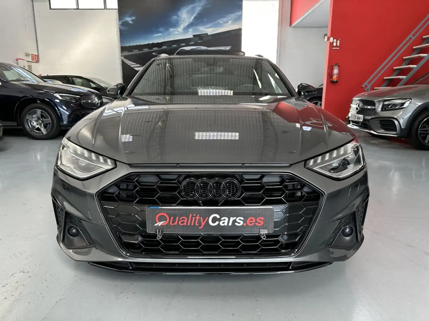 Audi A4 Avant 35 TDI Black Limited S tronic 120kW Gris - 2