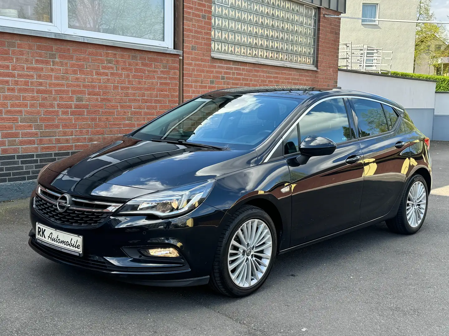 Opel Astra 1.4 Turbo Start/Stop Automatik Innovation Zwart - 1