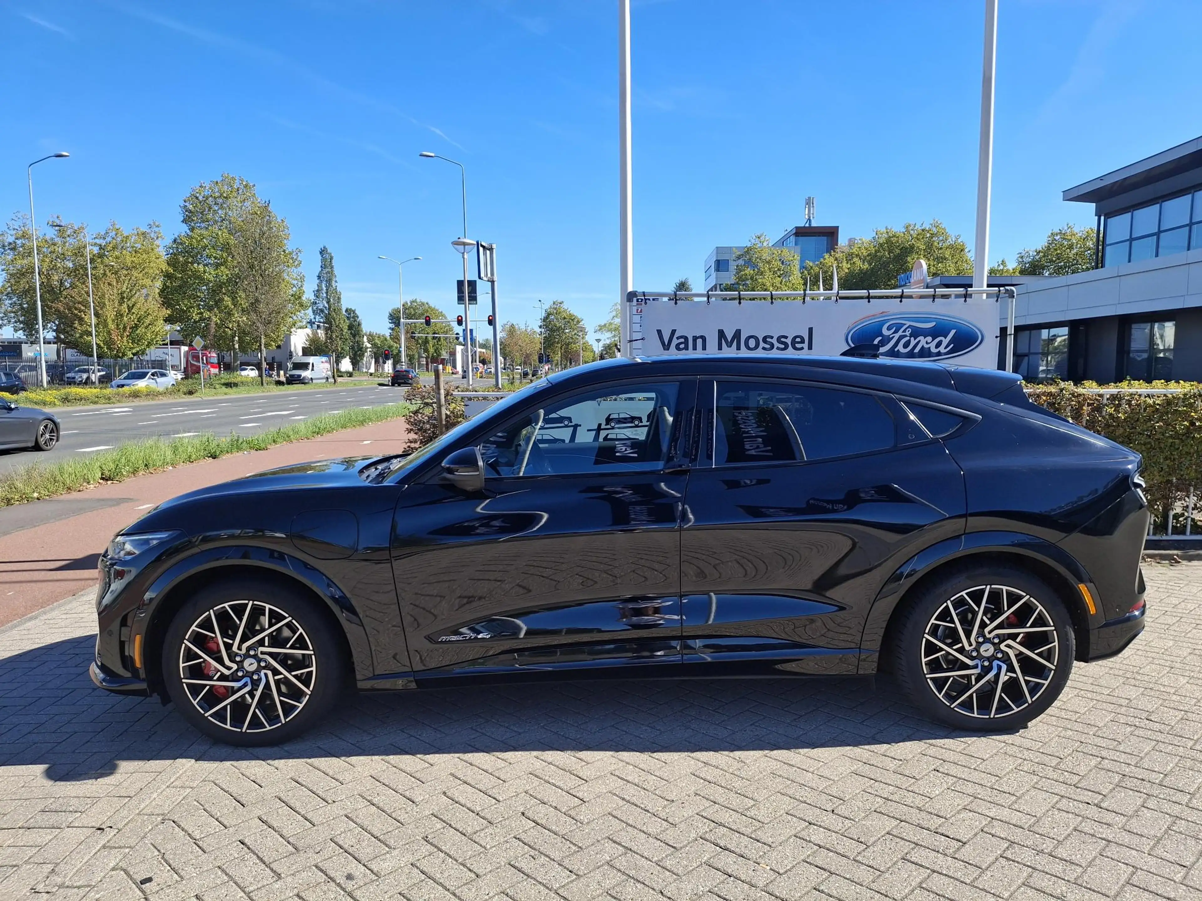 Ford Mustang Mach-E GT Extended AWD 98 kWh | 487pk! | Panodak Vast | M — photo 4