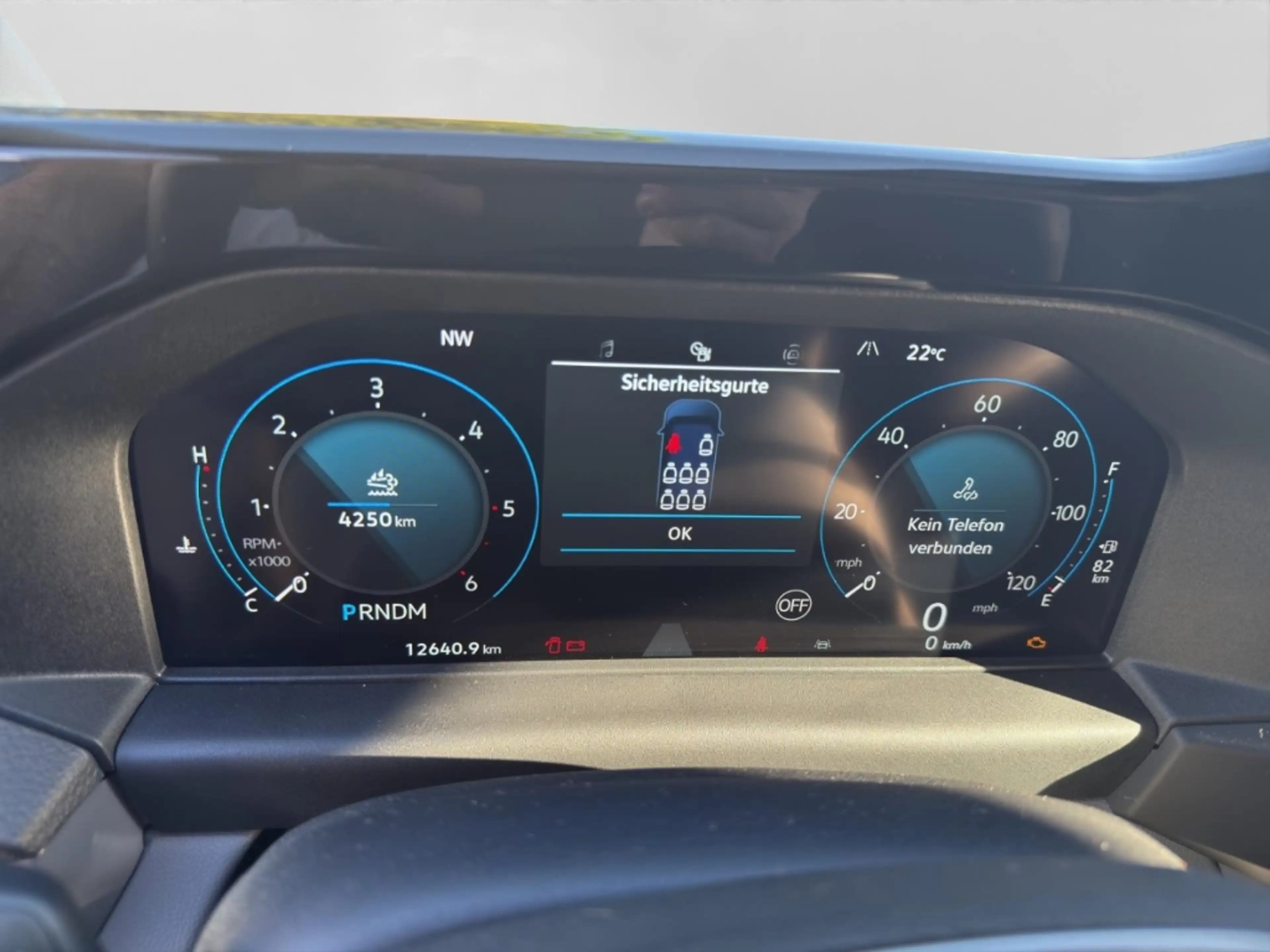 Volkswagen T7 Caravelle 2.0 TDI Style KR Alu Matrix-LED AHK Kamera Navi AC — photo 10
