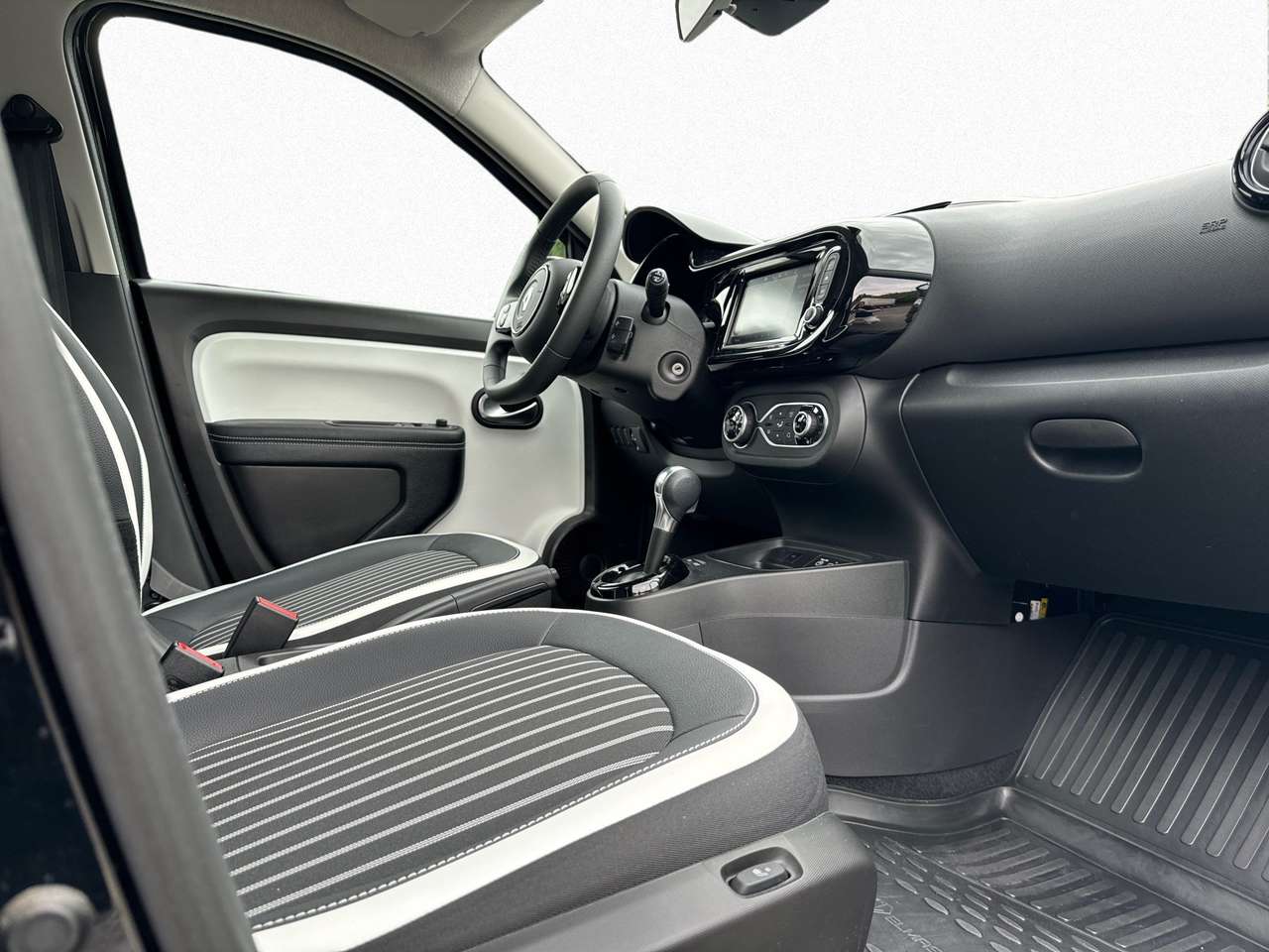 https://prod.pictures.autoscout24.net/listing-images/bf39a84c-ec4c-43dd-96da-e2fcb28f195c_a4902c40-cb3c-4d0b-9509-be473a2028a0.jpg/1280x960.jpg