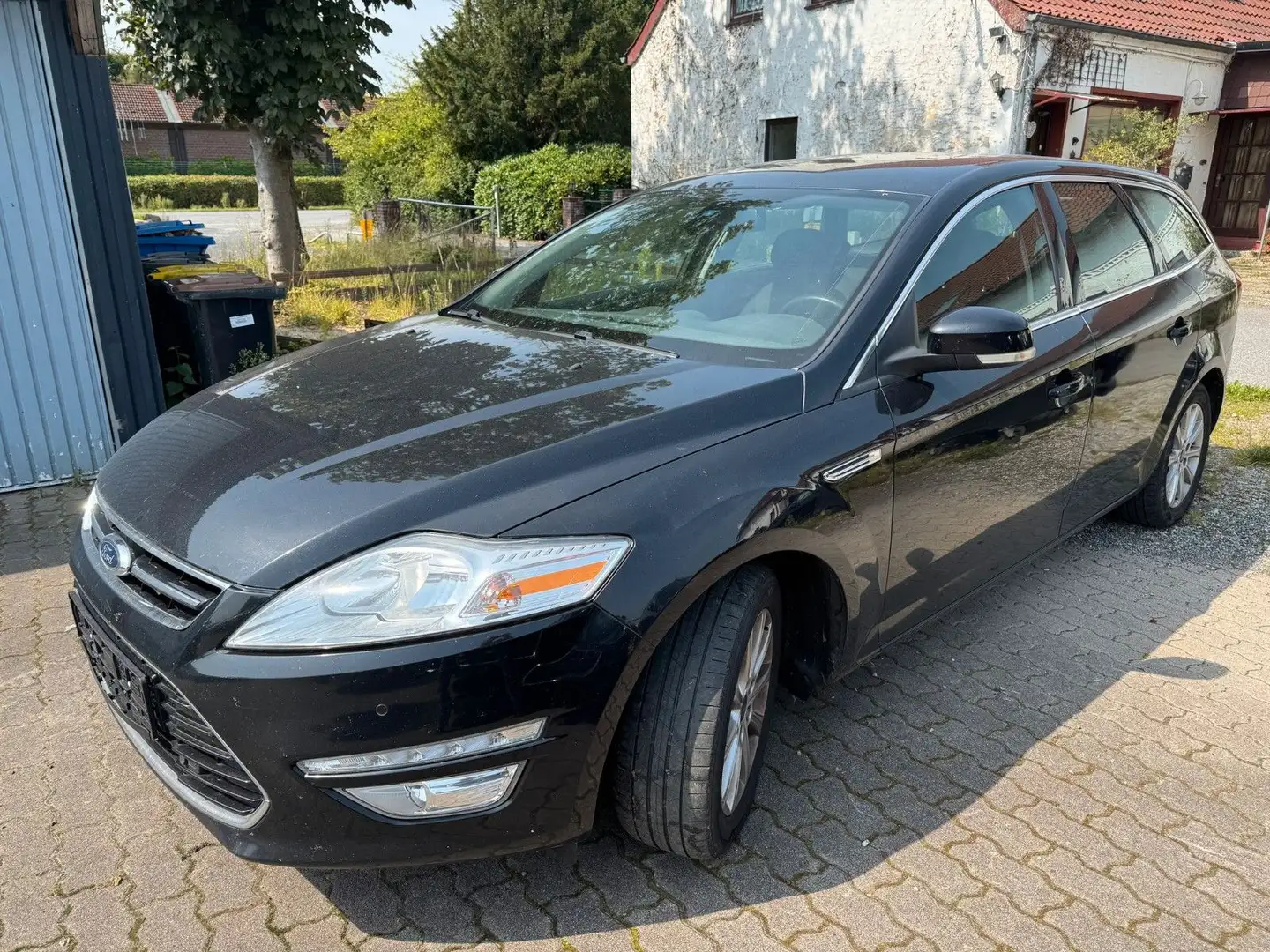 Ford Mondeo 2.0 TDCi Turnier Titanium PDC*NAVI*KLIMA Noir - 1