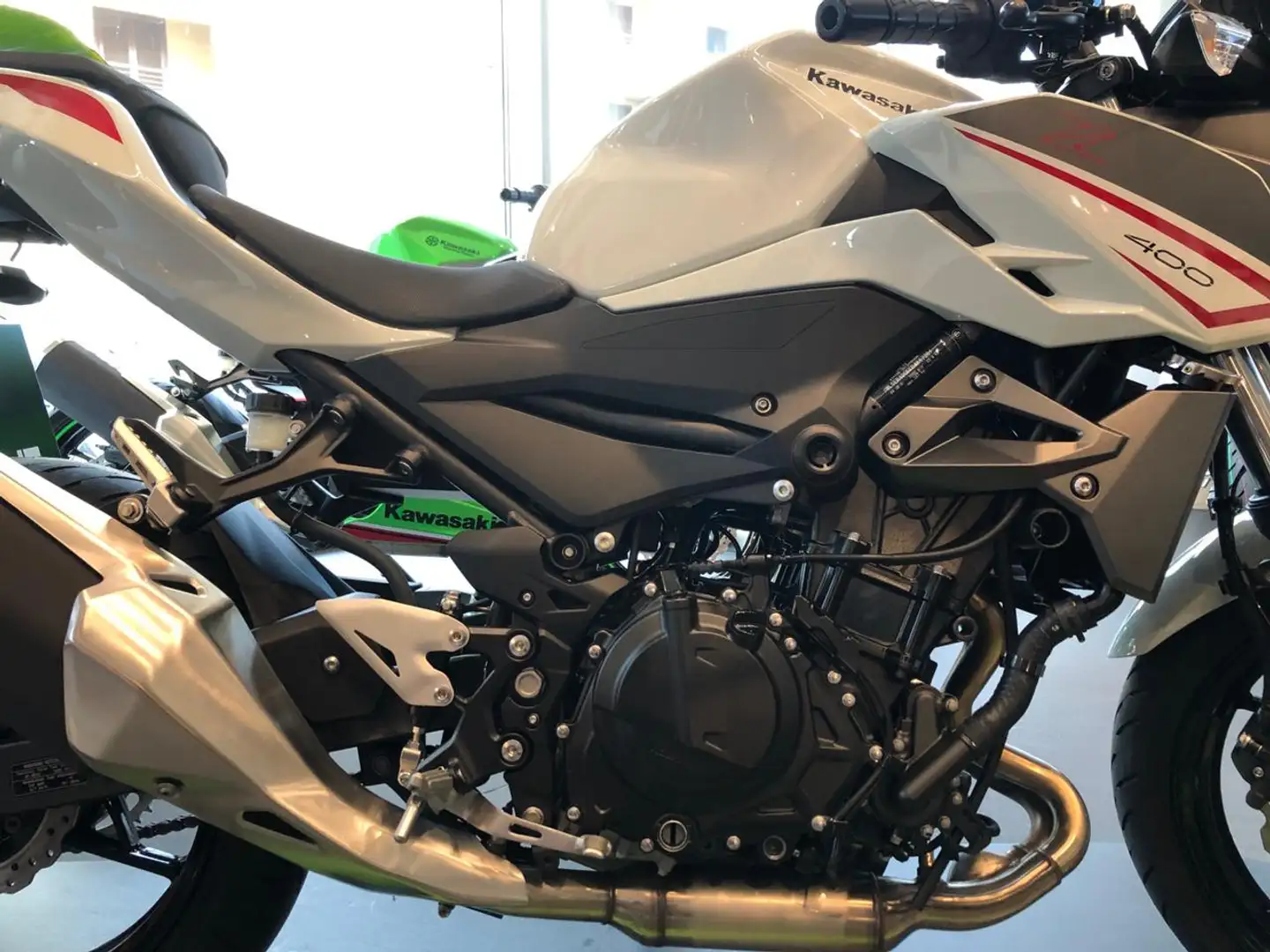 Kawasaki Z 500 2023 Alb - 2