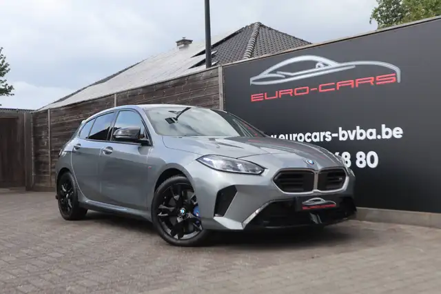 BMW 135 M xDrive Aut /1 eig/Headup/H&k/Leder/360°/3D weergave/Verw -stuur / 4.300 km !!! new