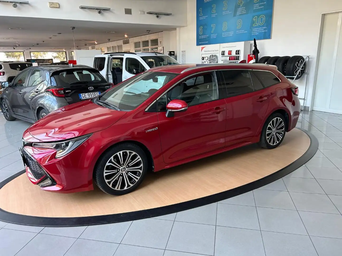 Toyota Corolla Touring Sports 2.0 Hybrid Style Rosso - 2