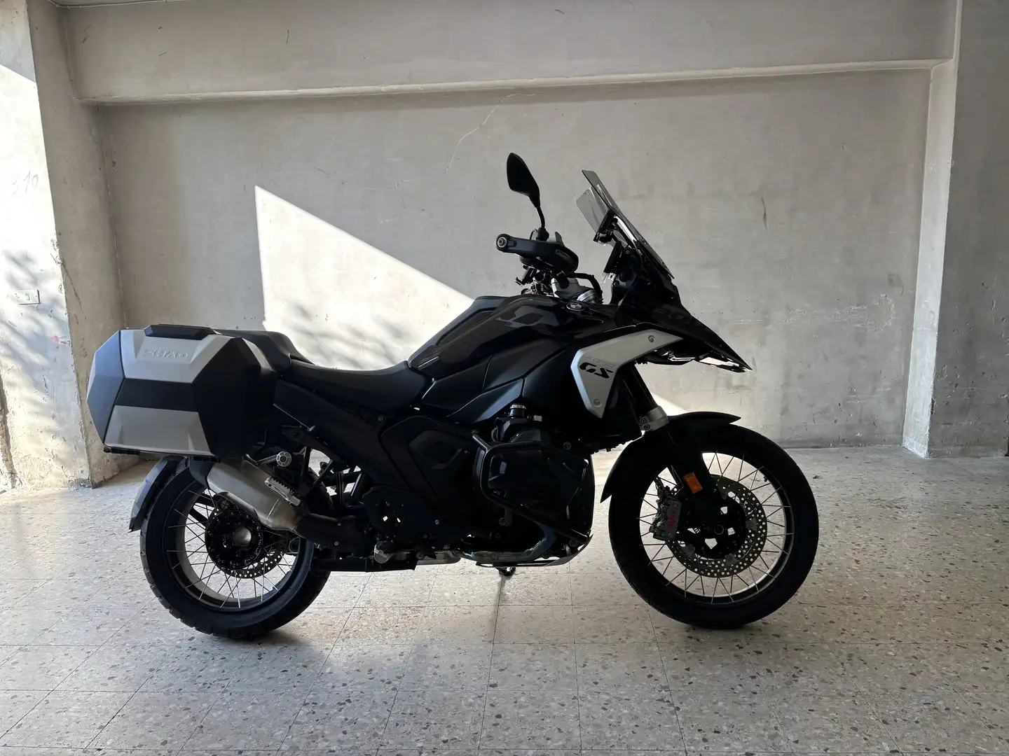 BMW R 1300 GS Triple Black - 1