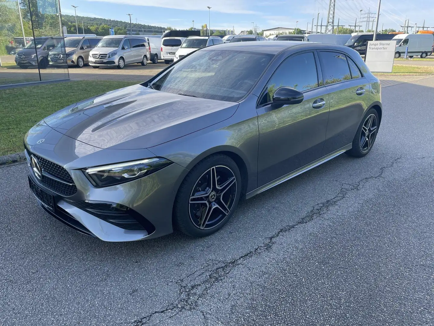 Mercedes-Benz A 250 4M AMG NIGHT*MULTIBEAM*Burmester*Ambienteb Grau - 1
