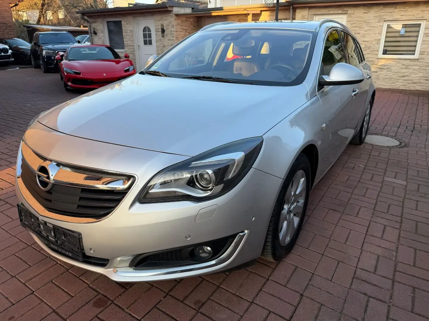 Opel Insignia A 2.0 CDTi Sports Tourer AUT+LEDER+PANO Silber - 1