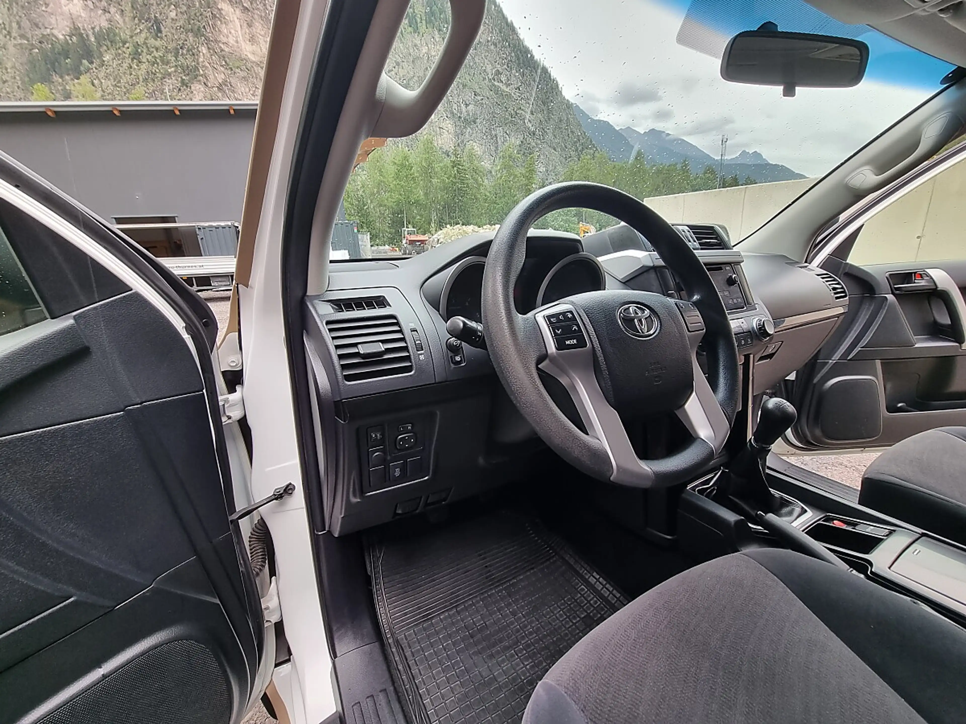 Toyota Land Cruiser Landcruiser 2,8 D-4D 4WD — photo 14