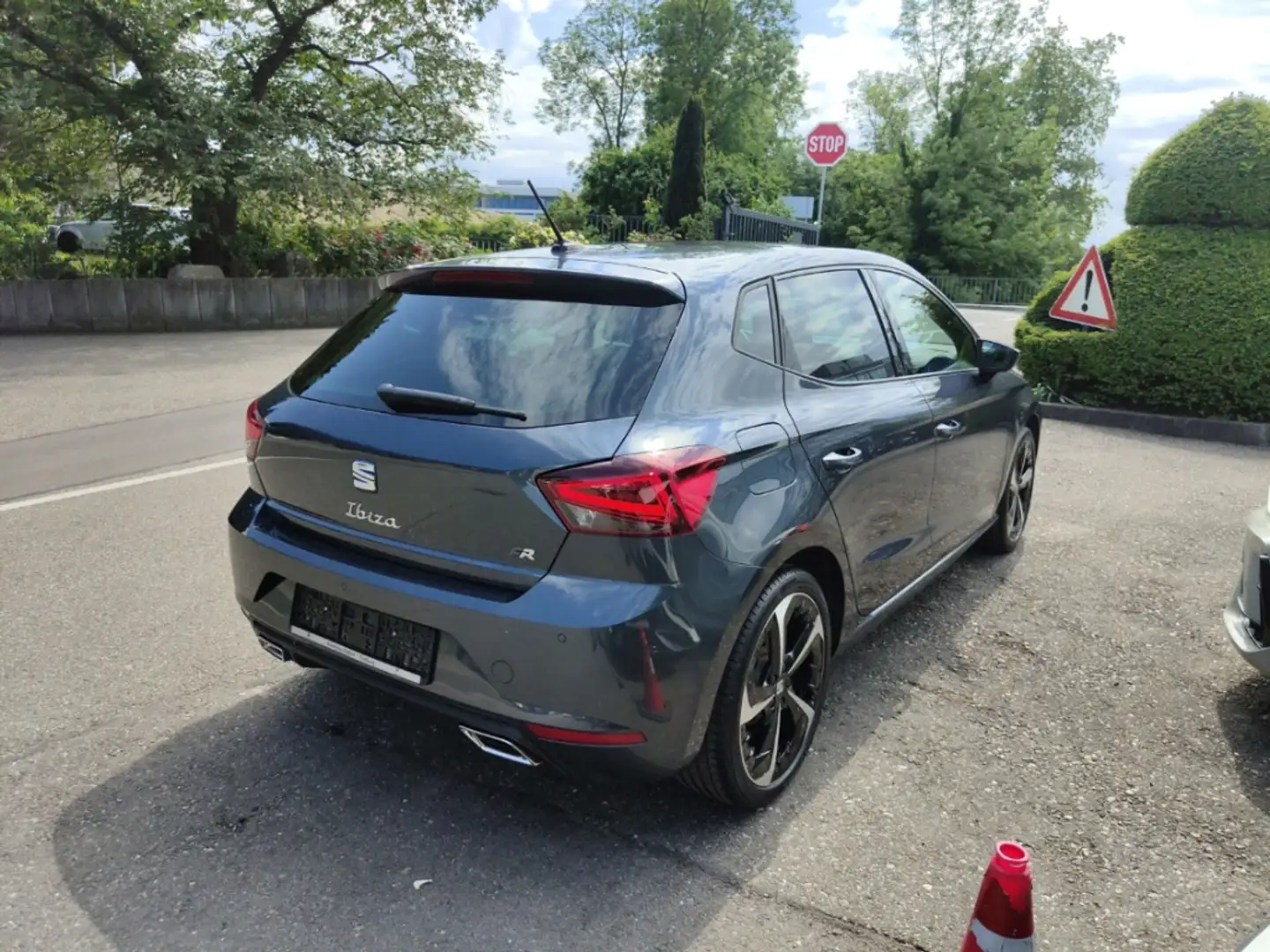 SEAT Ibiza FR 1.0 TSI Navi Digitales Cockpit LED ACC Apple Ca Grau - 2