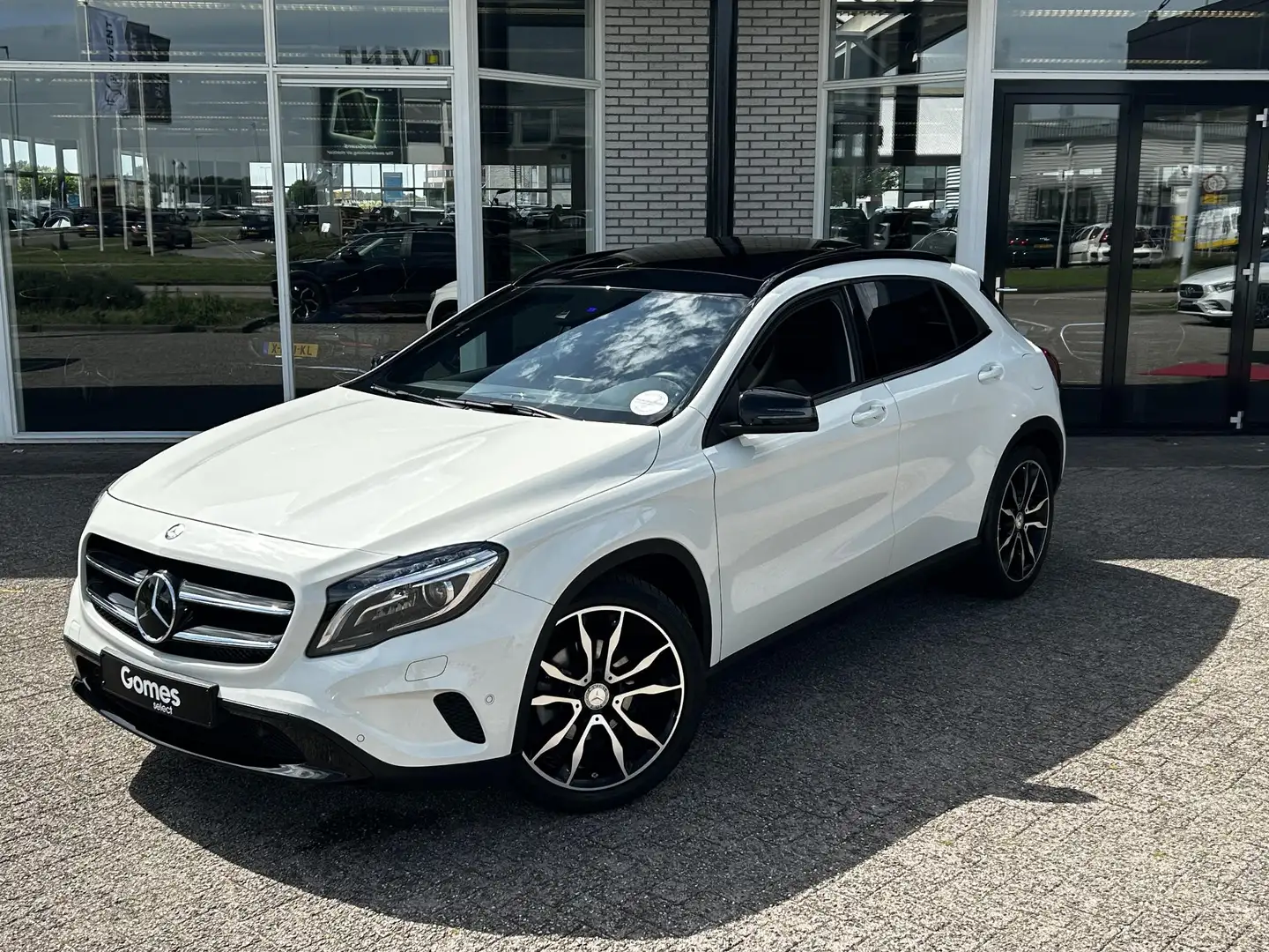 Mercedes-Benz GLA 200 Prestige | Panoramadak | Bruin Leder Wit - 2