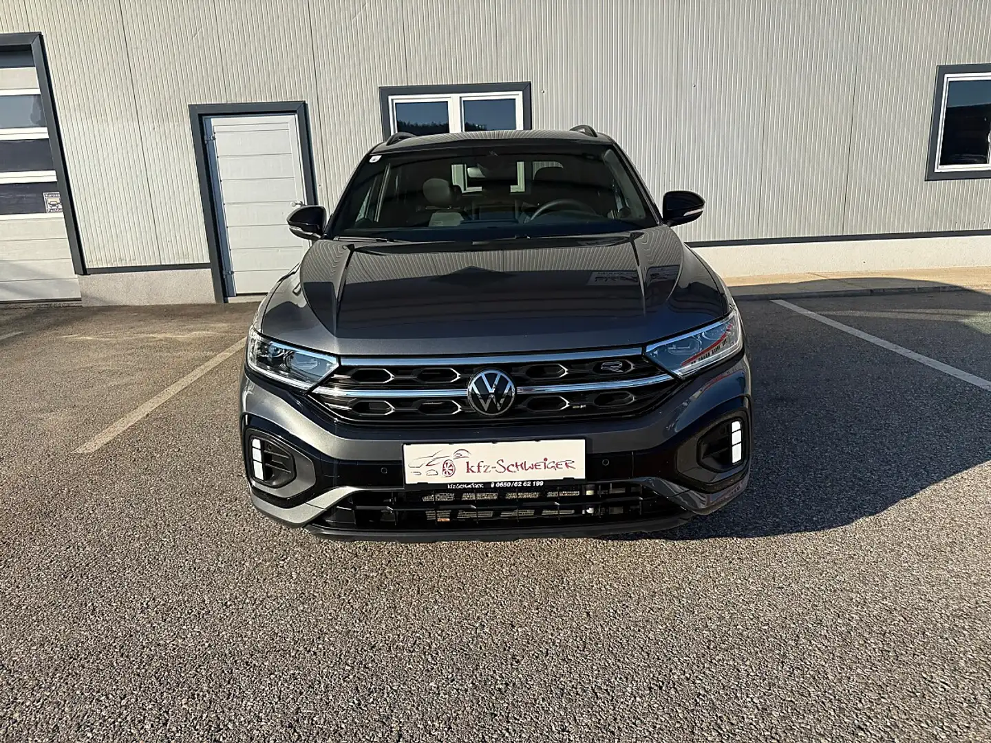 Volkswagen T-Roc 2.0TDI 4motion R-Line DSG Grau - 2