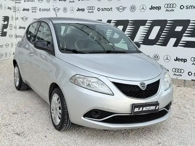 Lancia Ypsilon in vendita da Baja Motors 2