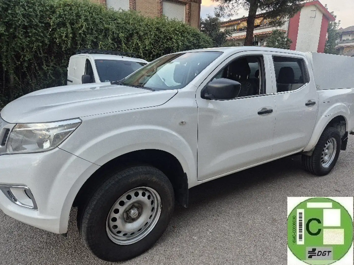 Nissan Navara 2.3dCi Doble Cabina Visia Blanco - 2