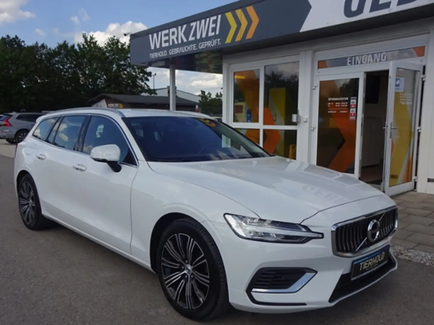 Volvo V60 T6 Inscription Expression Plug-In AWD Navi Weiß - 2