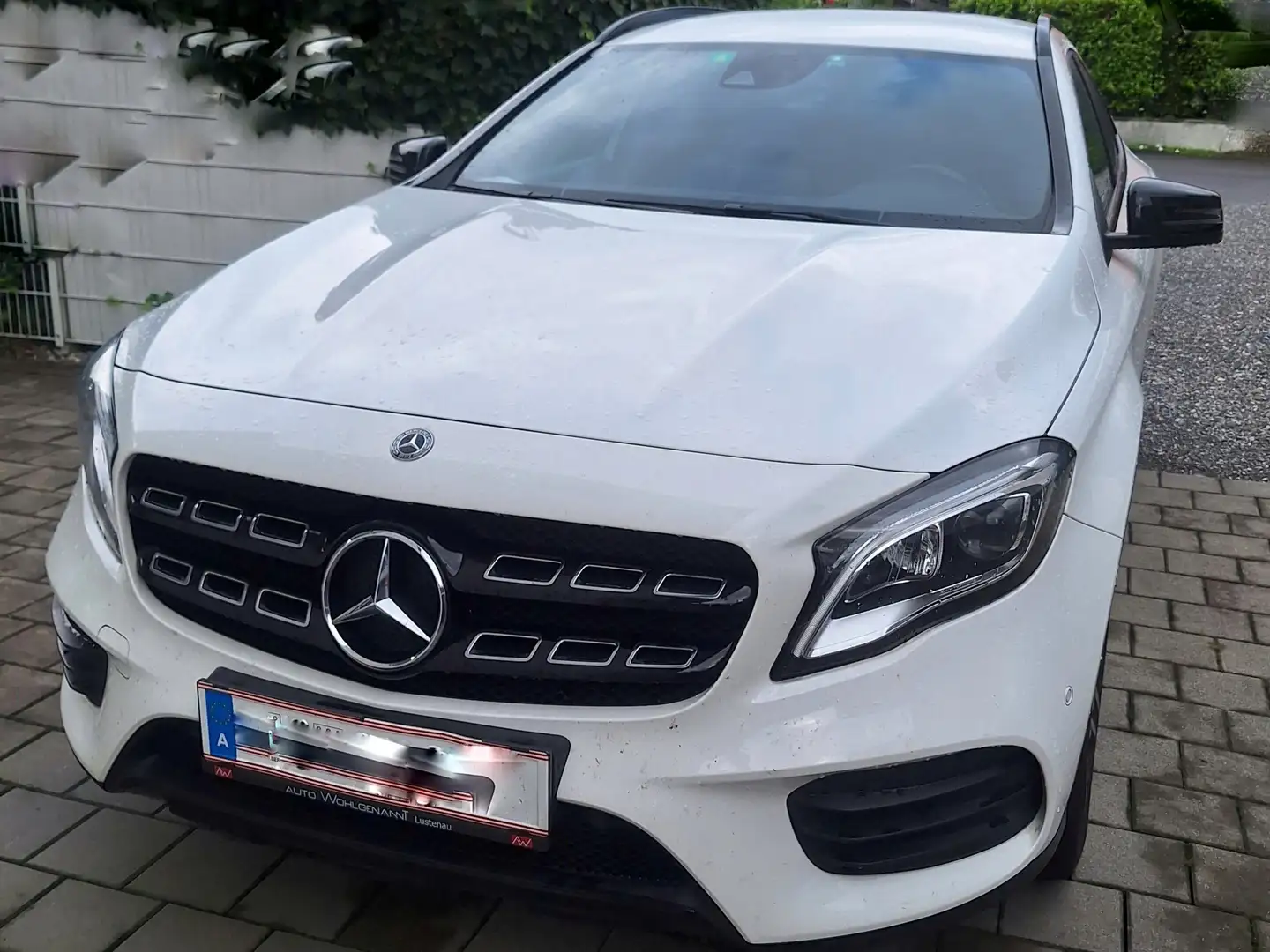 Mercedes-Benz GLA 200 GLA 200 d 4MATIC Aut. Weiß - 1