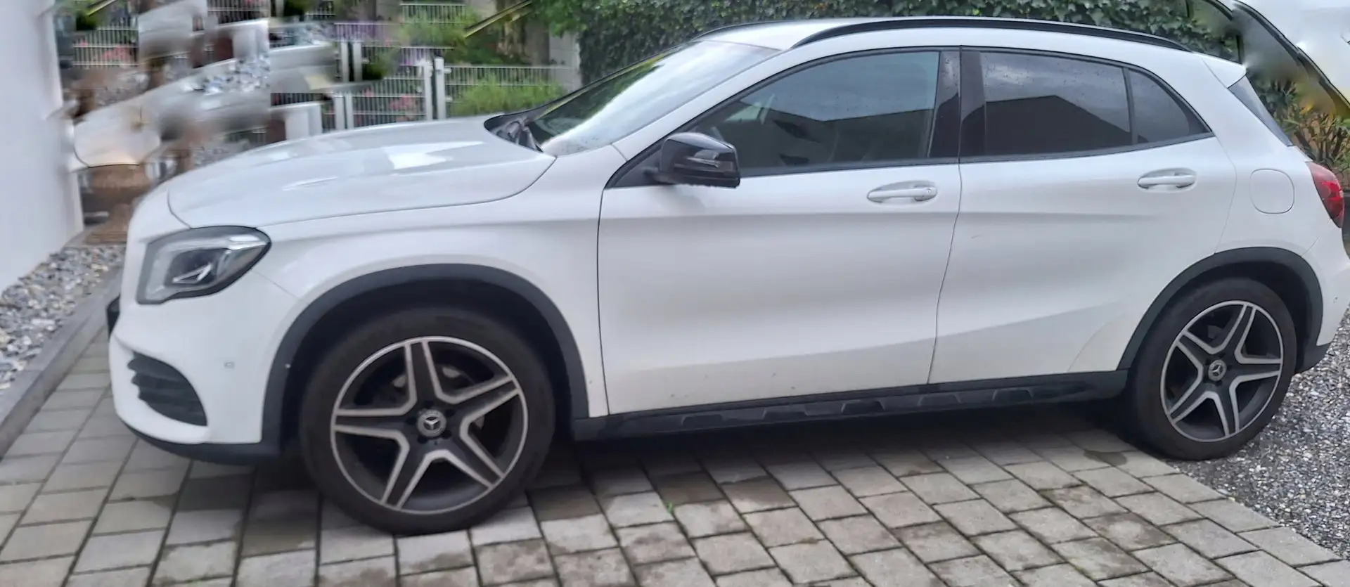 Mercedes-Benz GLA 200 GLA 200 d 4MATIC Aut. Weiß - 2