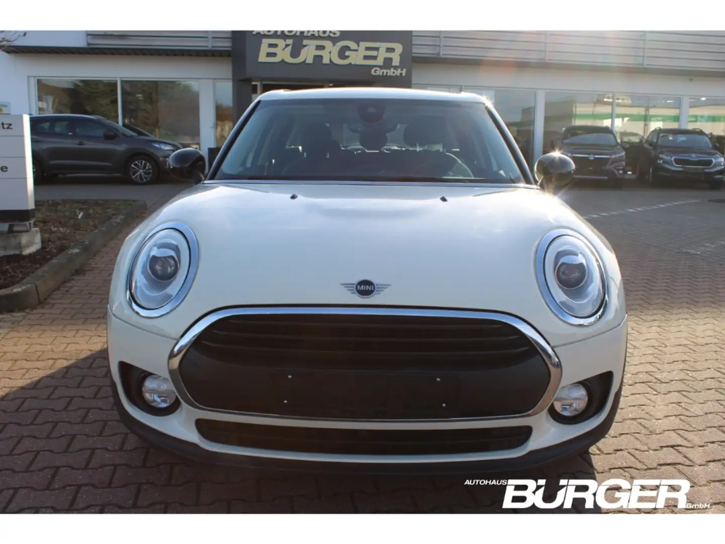 MINI One Clubman 1.5 Navi LED Keyless PDC SitzHZG Klimaauto Tempoma Weiß - 2