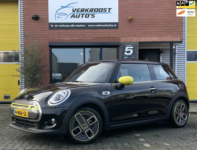 MINI Mini Electric Essential 33 kWh camera. stoelverwar