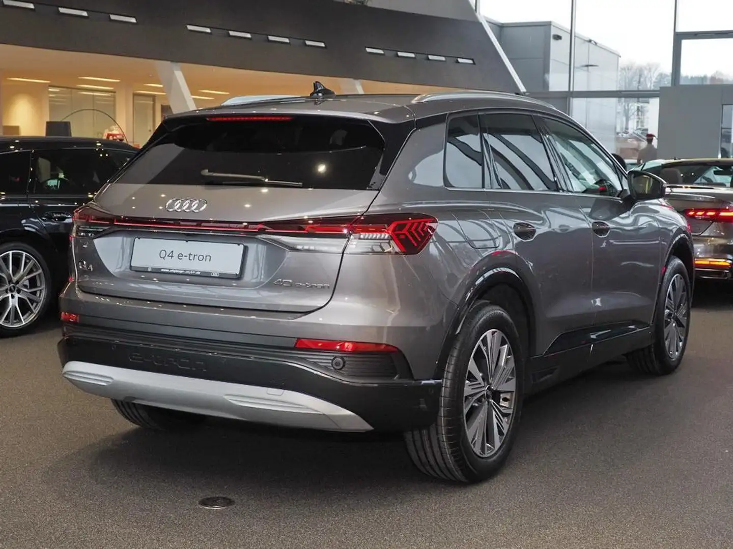 Audi Q4 e-tron 40 e-tron Alu-19` ACC Parkpilot Grau - 2
