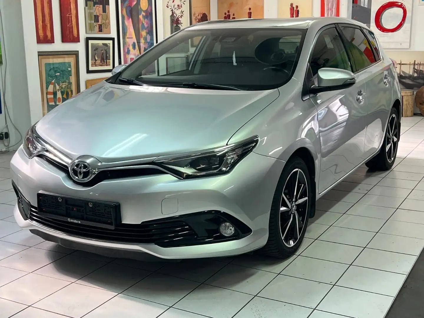 Toyota Auris Benzin 1,6  Active Plus Navi LED SzHz Silber - 1